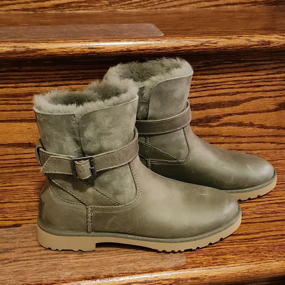 NEW UGG Romely Buckle olive boots size 5